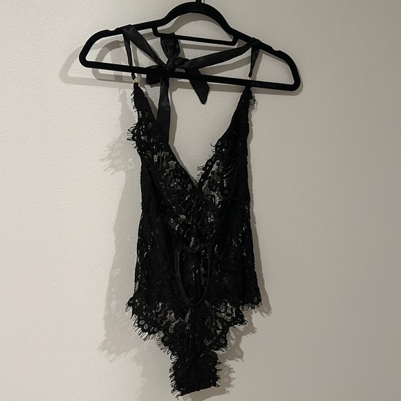 NWT Unforgettable Romance Black Sheer Lace Halter Bodysuit in Women’s Size Large - Picture 10 of 12